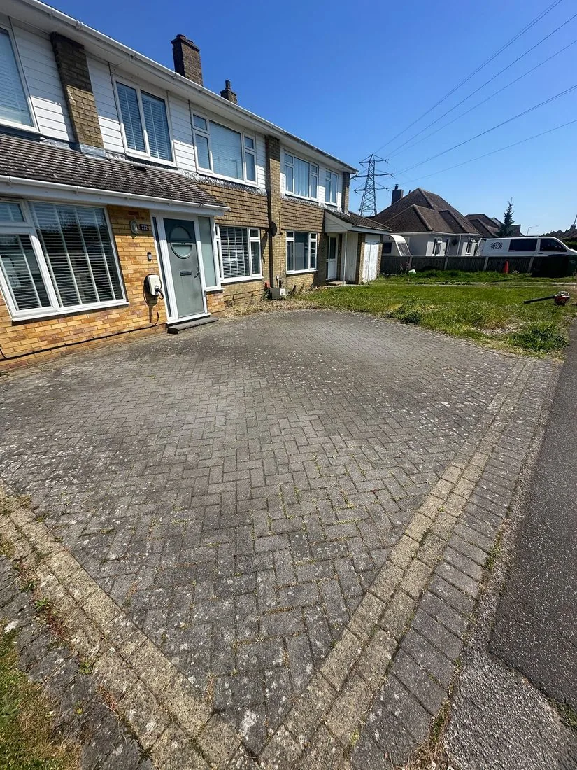 Driveway deep-clean re-sand